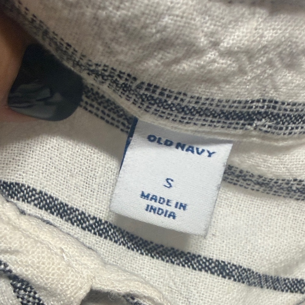 Old Navy White Short-Sleeve Button-Up Shirt with Black Stripes - Picture 3 of 12
